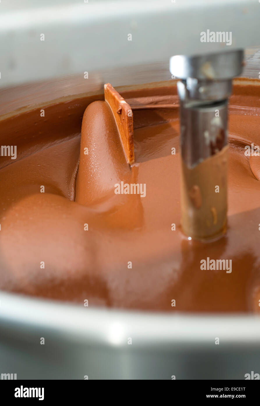 Machine pour le mélange de chocolat. Close up Banque D'Images