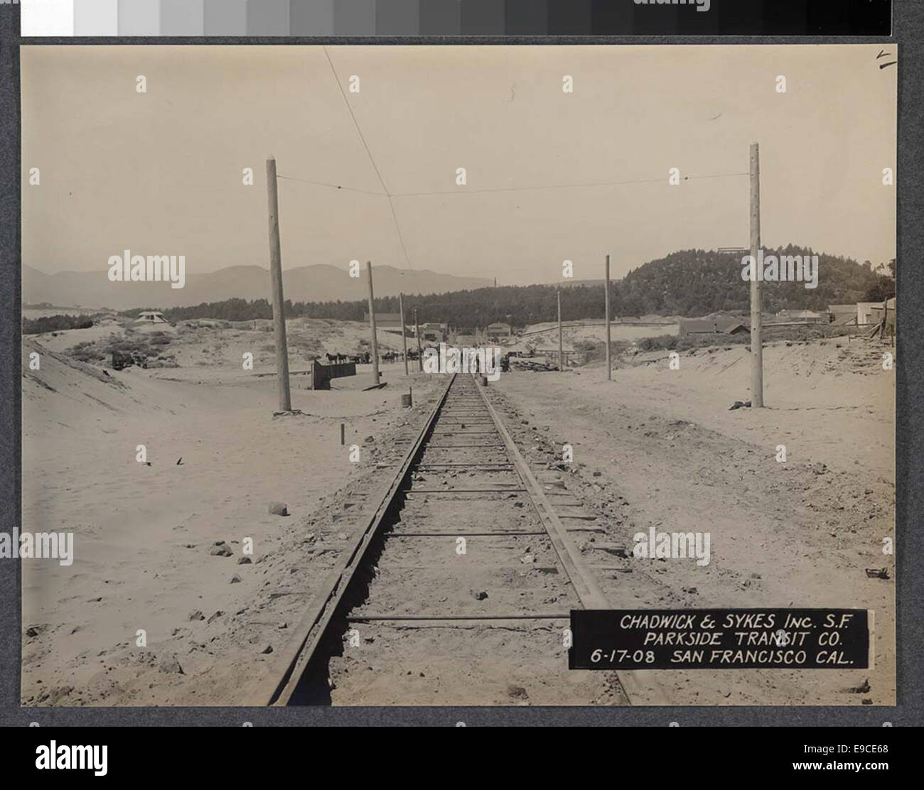 Cette photographie montre Chadwick & Sykes, Inc., et Parkside transit Co., deux entreprises basées à San Francisco en 1908. L'image met en évidence les activités commerciales et les transports dans la ville au début du XXe siècle. Banque D'Images