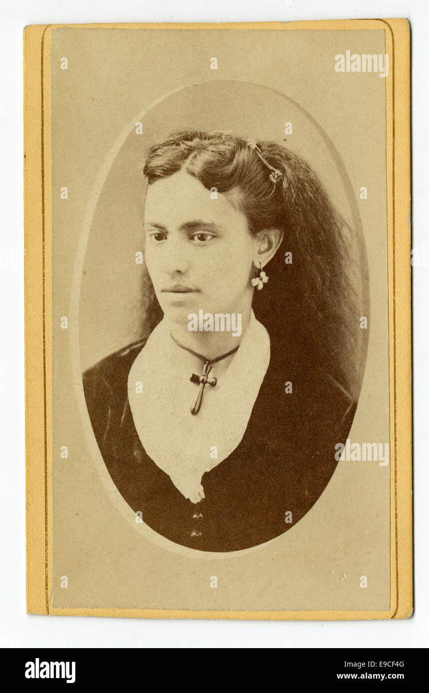 Un portrait de Teresa Salas Sewell de Sonoma, capturant sa ressemblance dans un style classique du début du XXe siècle. L'image la présente comme une femme éminente de l'époque. Banque D'Images