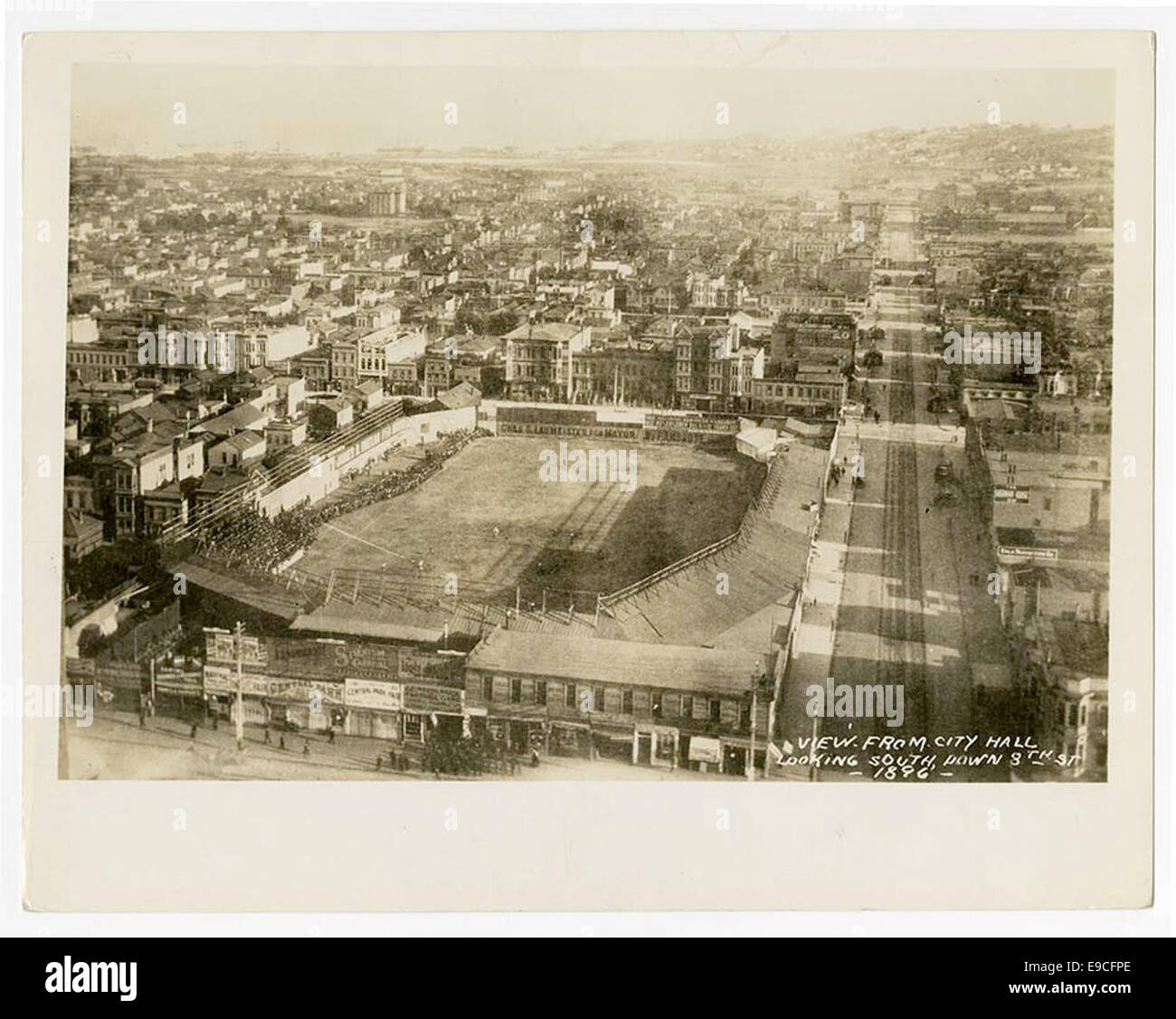 Une photographie historique de Central Park, situé à l'angle sud-est de Market & Eighth à San Francisco. L'image capture le paysage urbain du début du XXe siècle, y compris les rues, les bâtiments et les caractéristiques du parc. Banque D'Images