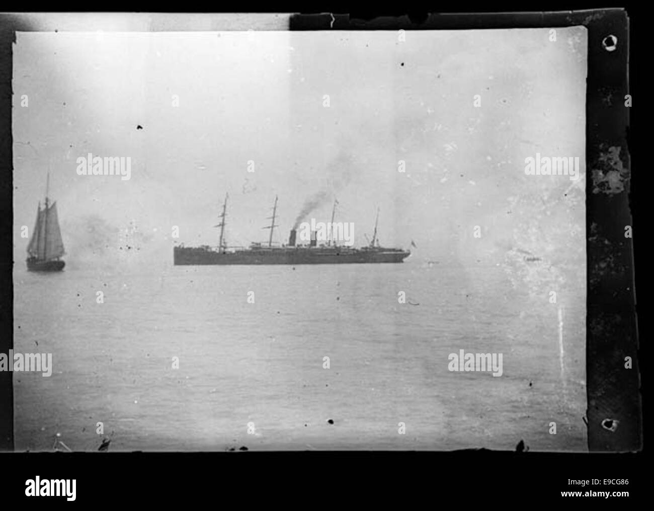 Photographie de la guerre hispano-américaine montrant des navires de guerre dans la baie de San Francisco. L'image capture la présence militaire et les opérations maritimes au cours de cet événement important de l'histoire américaine. Banque D'Images