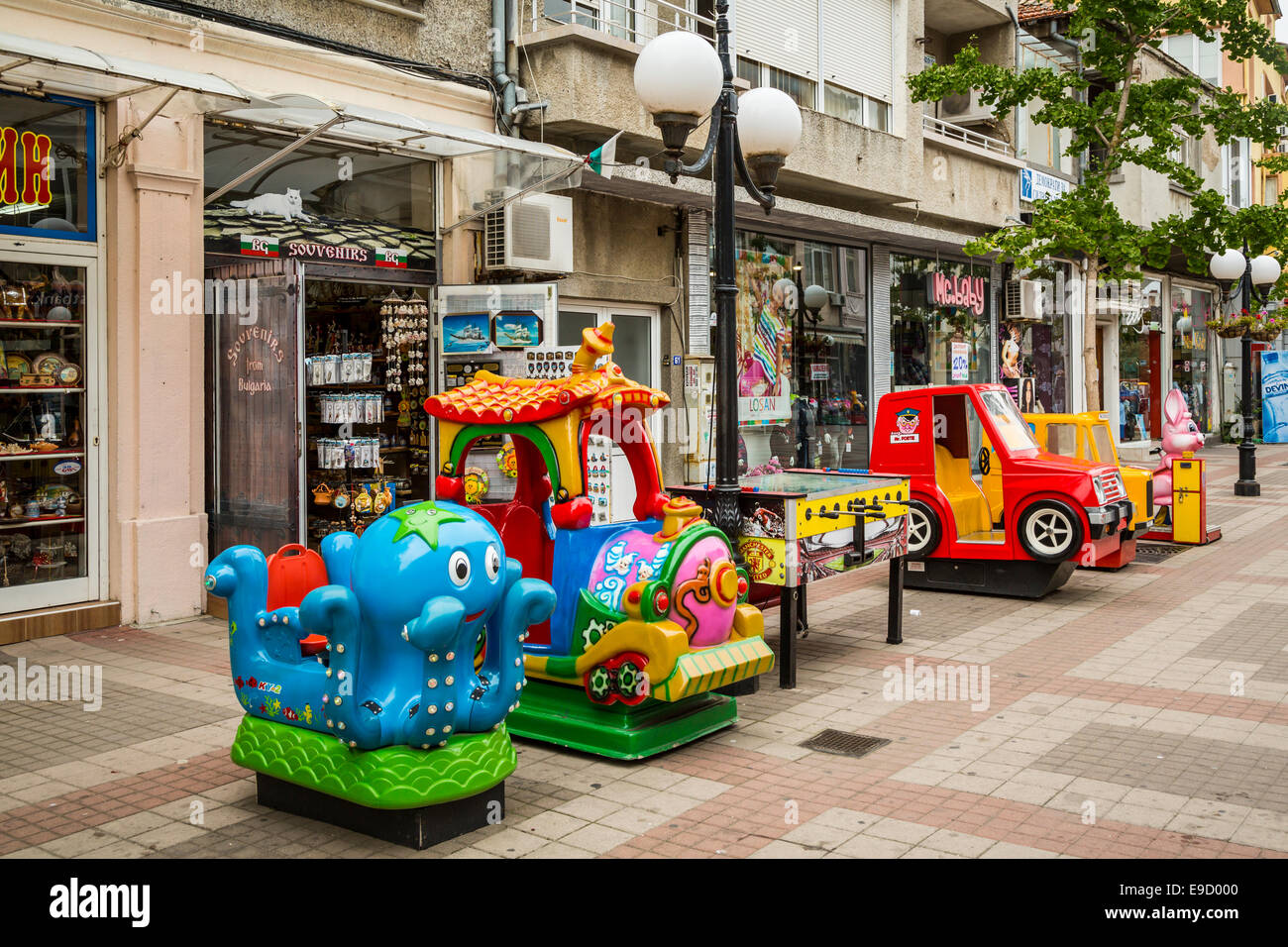 Des animations pour les enfants dans les rues de Pomorie, Bulgarie, Europe. Banque D'Images