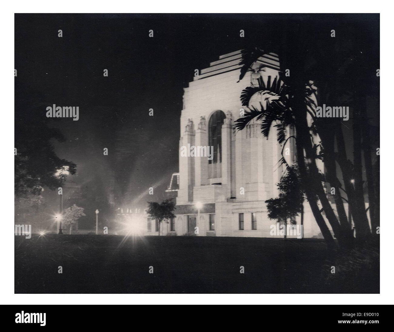 Cette photographie capture le mémorial de guerre de l'ANZAC à Hyde Park, Sydney, Australie. Le mémorial honore les soldats du corps d'armée australien et néo-zélandais (ANZAC) qui ont combattu pendant la première Guerre mondiale Banque D'Images