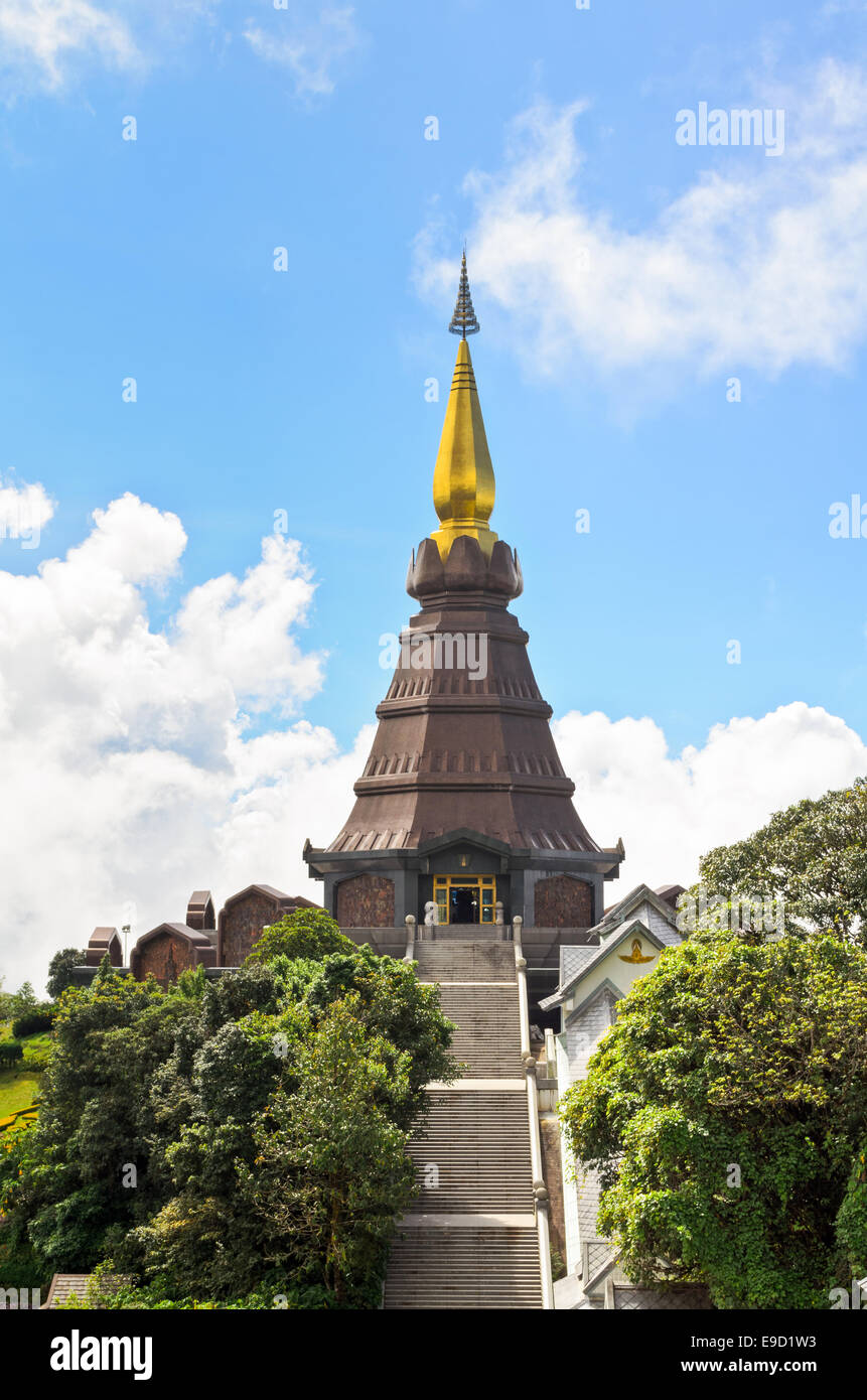 Phra Mahathat Napametanidon sur pagode Doi Intanon dans la montagne de la province de Chiang Mai en Thaïlande. Banque D'Images