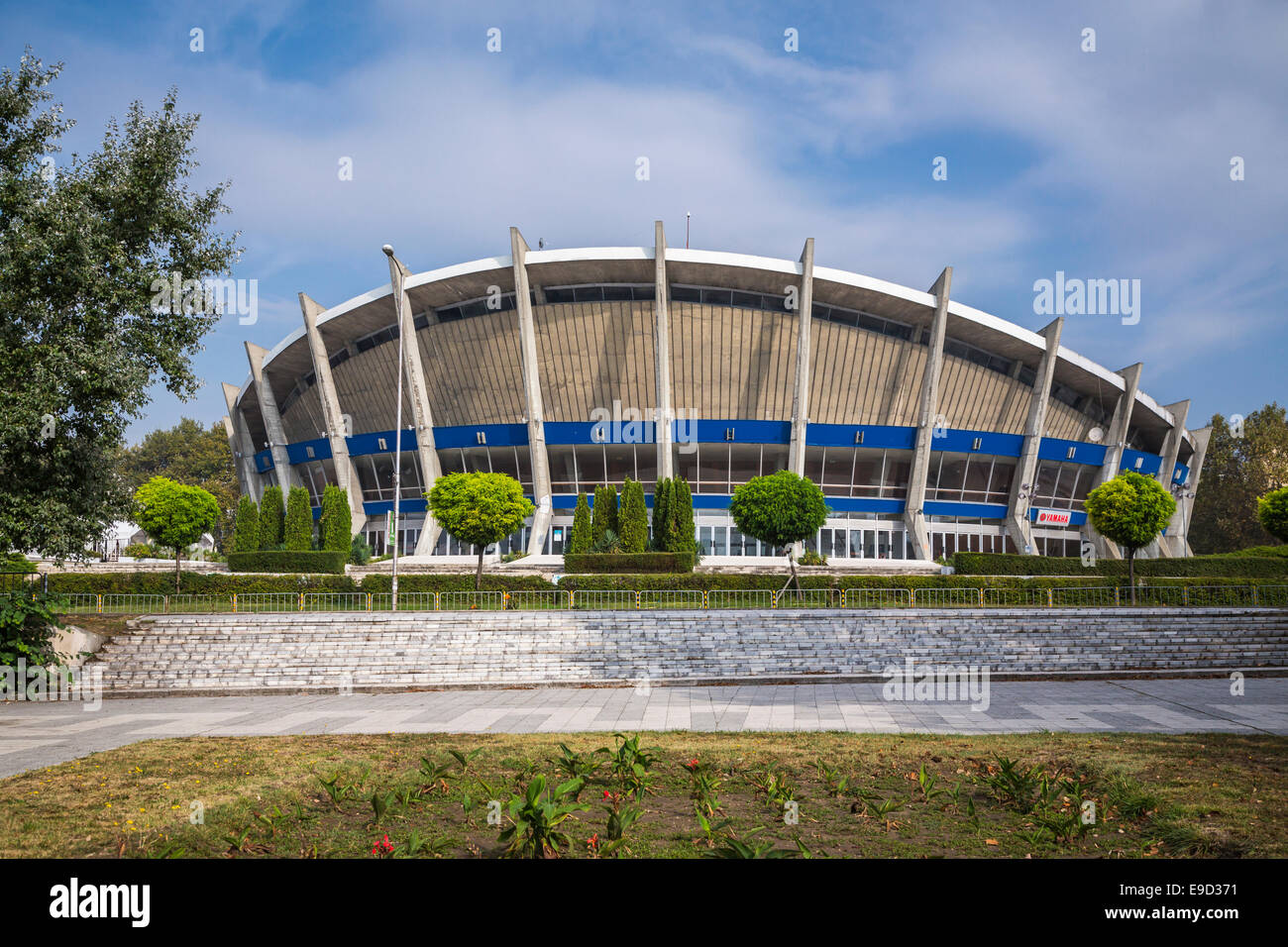 Le Palais de la Culture et des Sports parc jardin près de la mer à Varna, Bulgarie. Banque D'Images