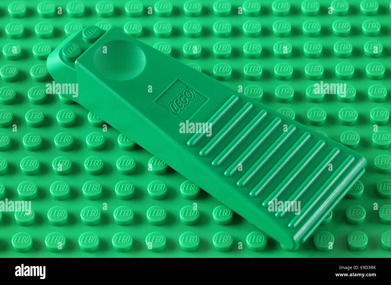 Tambov, Fédération de Russie - Mai 08, 2013 Vert Séparateur de briques Lego  sur une plaque verte. Studio shot Photo Stock - Alamy