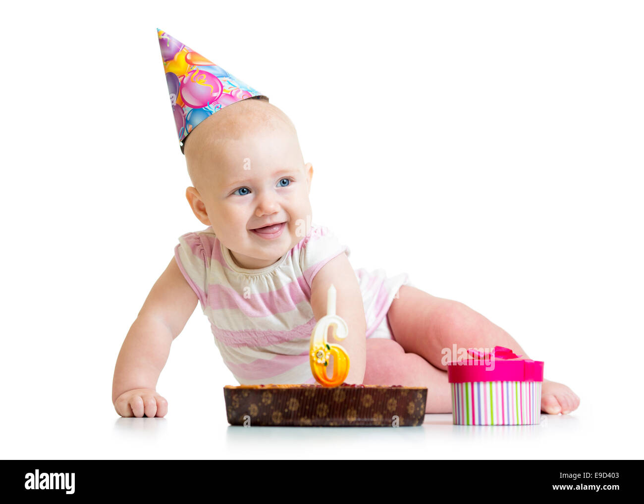 Baby Girl with birthday cake et boîte-cadeau Banque D'Images
