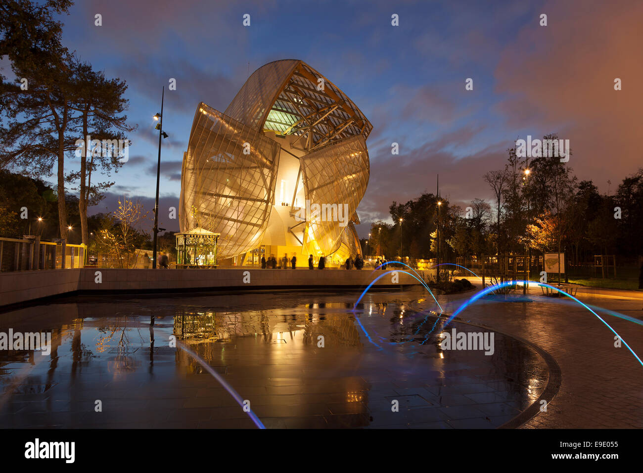 Restaurant in Louis Vuitton Foundation, Fondation Louis Vuitton, art museum  by Frank Gehry, Bois de Boulogne, Paris, France Stock Photo - Alamy