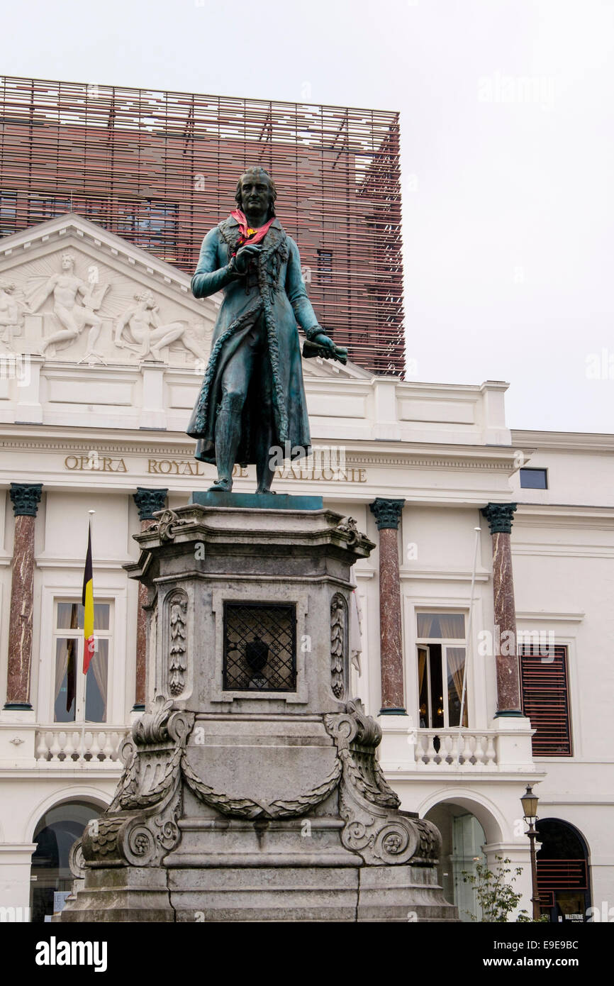 Statue en bronze du compositeur André Ernest Modeste Grétry à l'extérieur de l'Opéra Royal de Wallonie, Liège, Wallonie, Belgique, Europe Banque D'Images