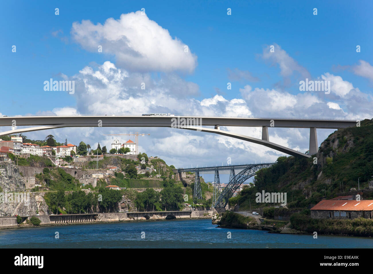 Porto, Portugal - Vue du Ponte Do Infante Dom Henrique pont sur le fleuve Douro Banque D'Images