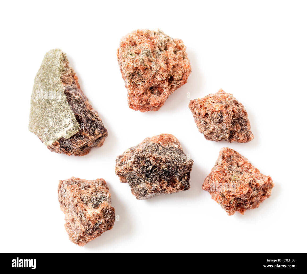Sel noir, une variété impure de sel de roche contenant des composés de soufre, utilisé dans la cuisine indienne. Banque D'Images