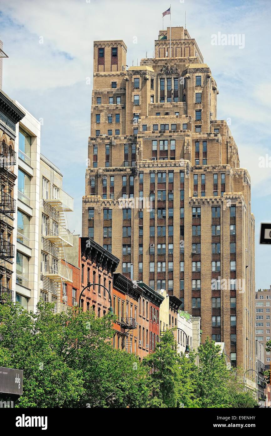 Un vieil immeuble dans la ville de New York Banque D'Images