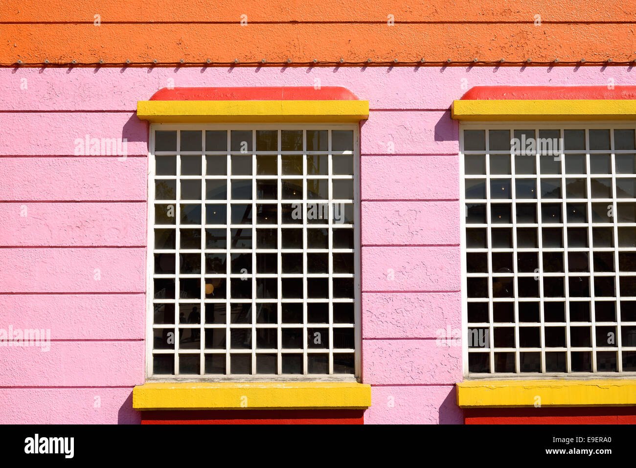 Façade de magasin coloré Banque de photographies et d’images à haute ...
