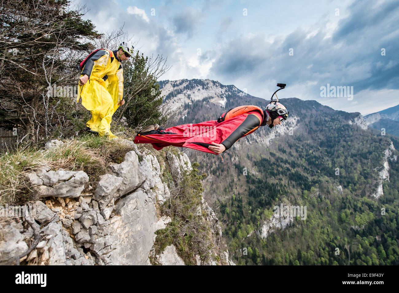 La sône (Région Rhône-Alpes, au sud-est de la France) : base jumpers sautant Banque D'Images