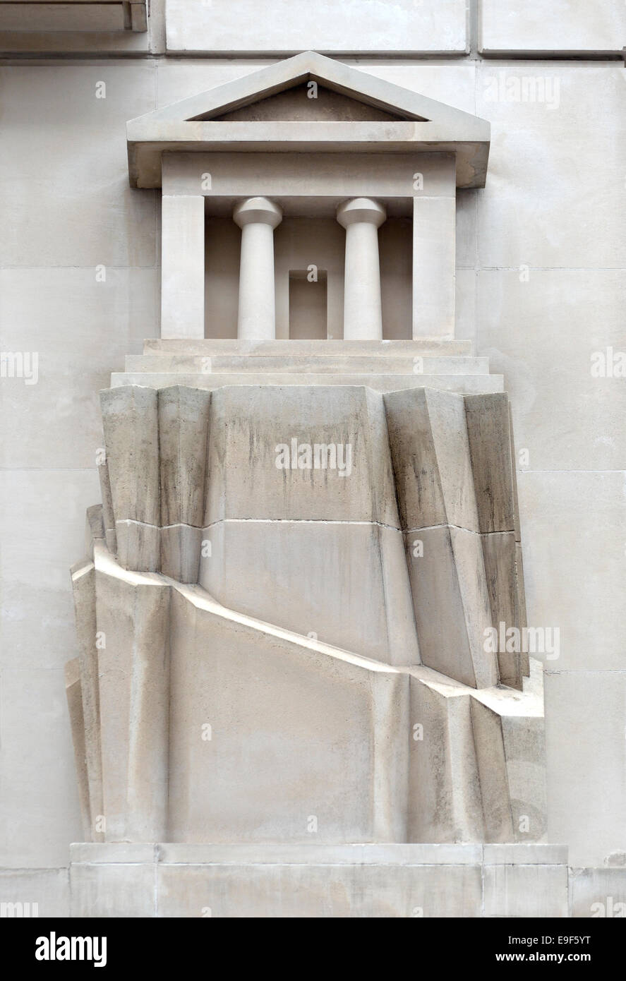 Londres, Angleterre, Royaume-Uni. Henrietta House, 5-8 Henrietta Place. Détail architectural de la CBRE bâtiment en coin avec Wimpole Banque D'Images