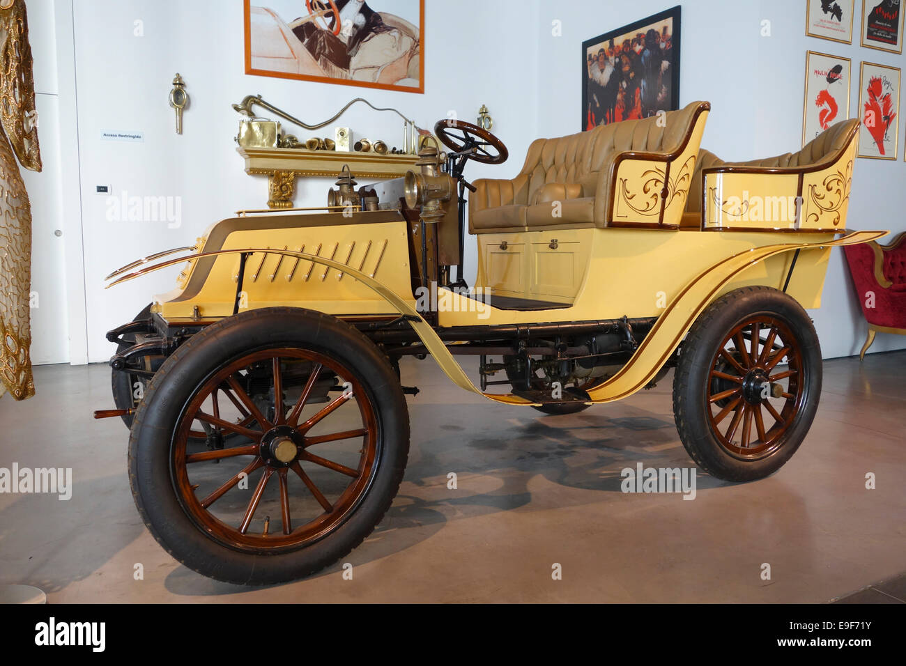 De Dion-Bouton - France 1904 au Musée de l'automobile, voiture de Málaga, Andalousie, espagne. Banque D'Images