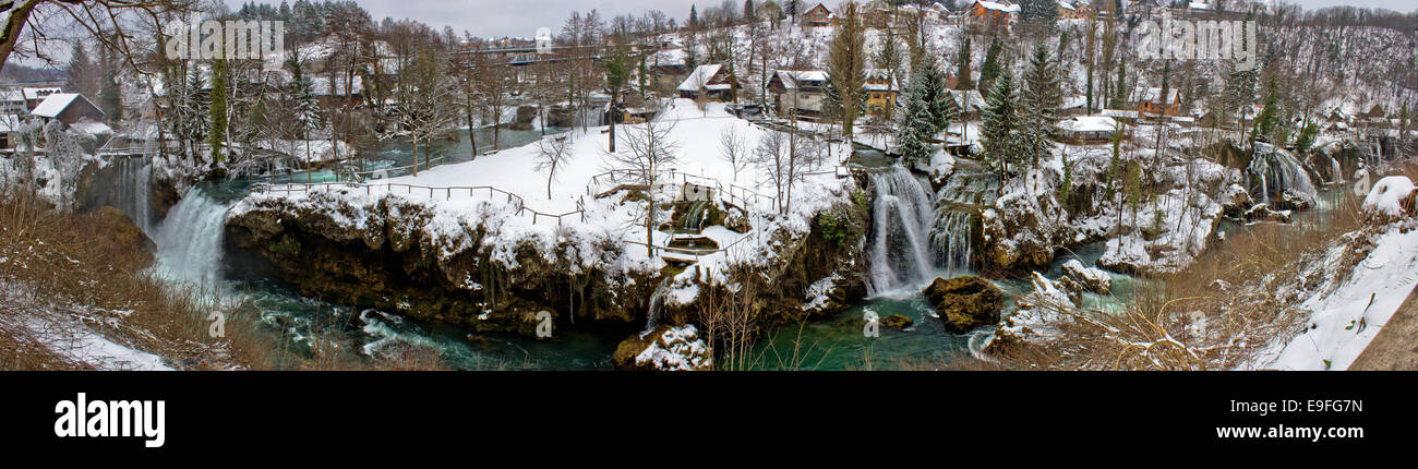 Rastoke chutes d'hiver panorama, Croatie Banque D'Images