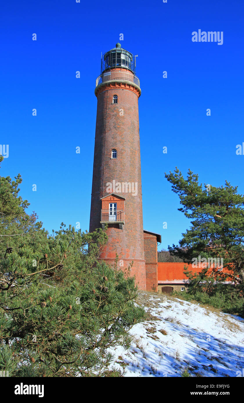 Phare en hiver, la mer Baltique Banque D'Images