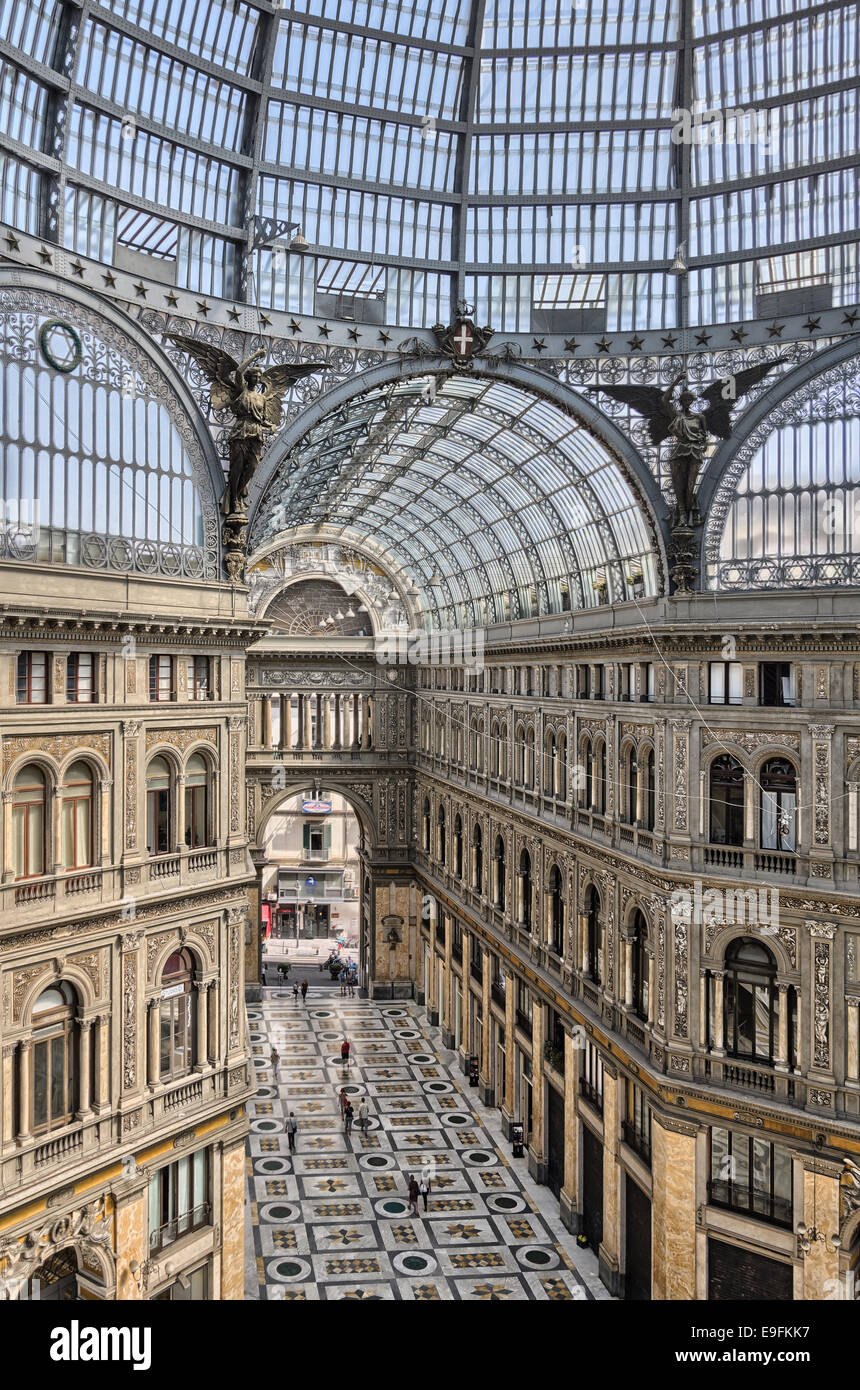 Galleria Umberto I, c'est une galerie commerçante à Naples, Italie. Banque D'Images