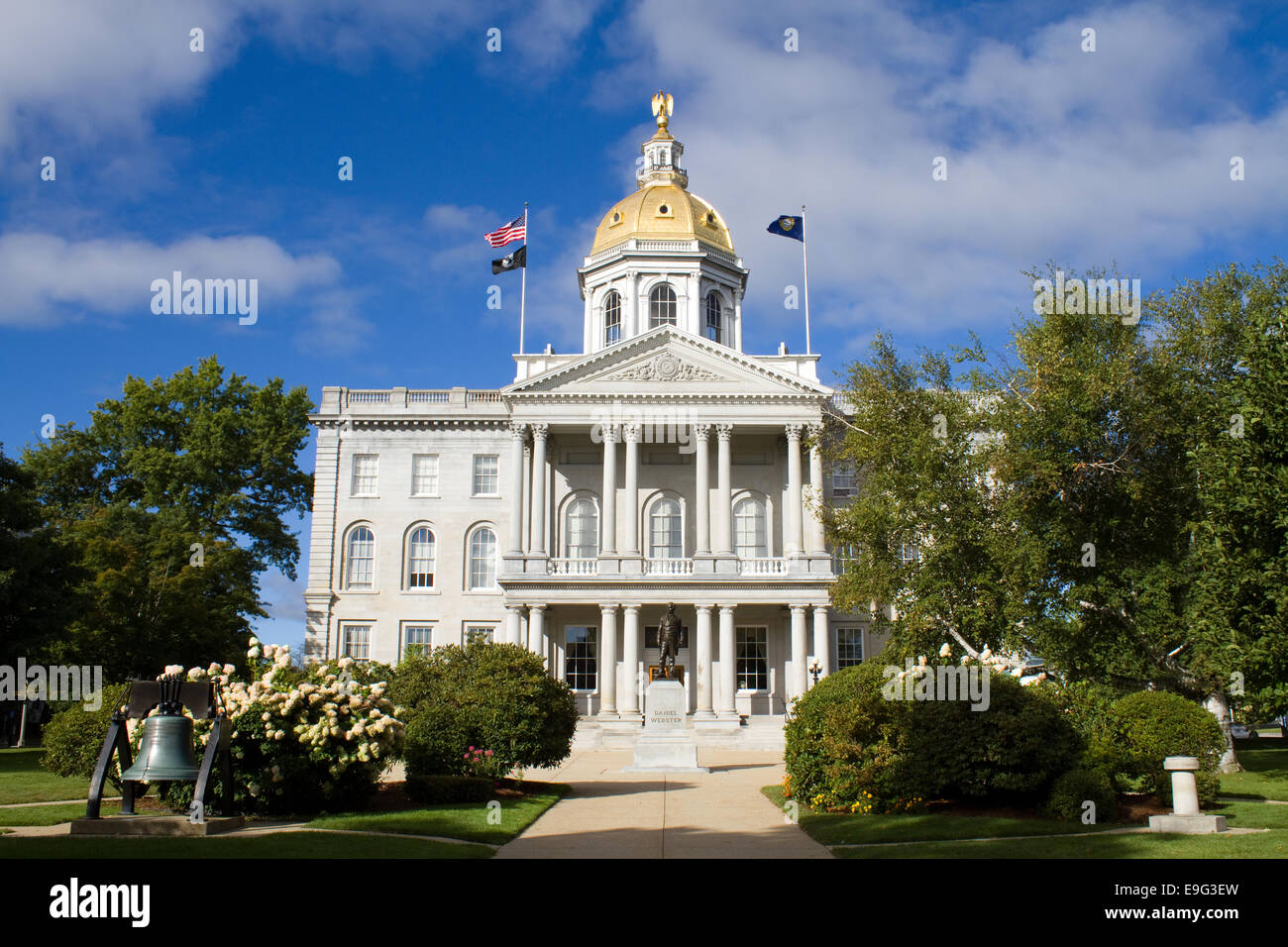 L'état house capital building du New Hampshire est situé dans la ville de Concord, NH, USA avec des terrains environnants. Banque D'Images