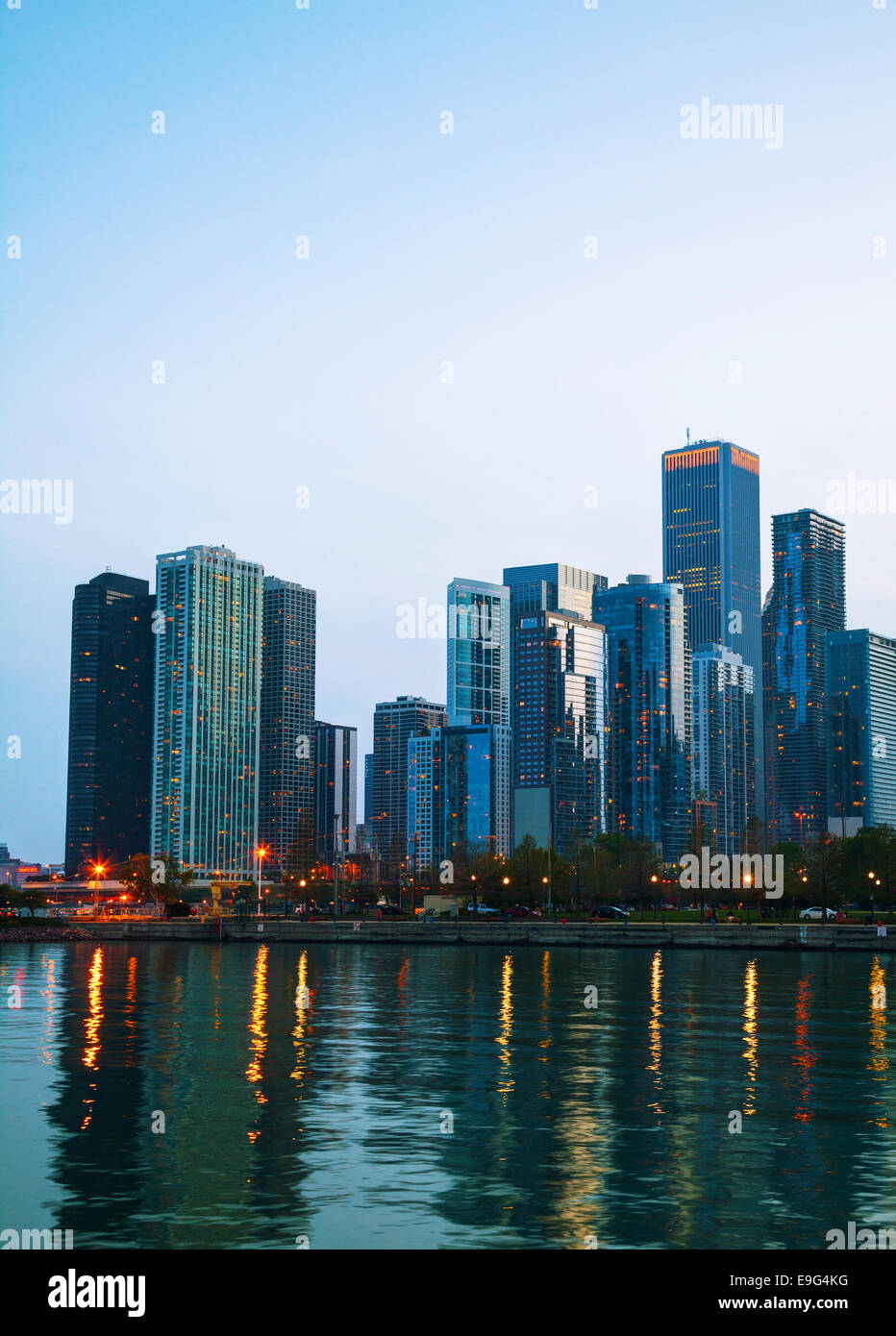 Le centre-ville de Chicago cityscape dans la nuit Banque D'Images