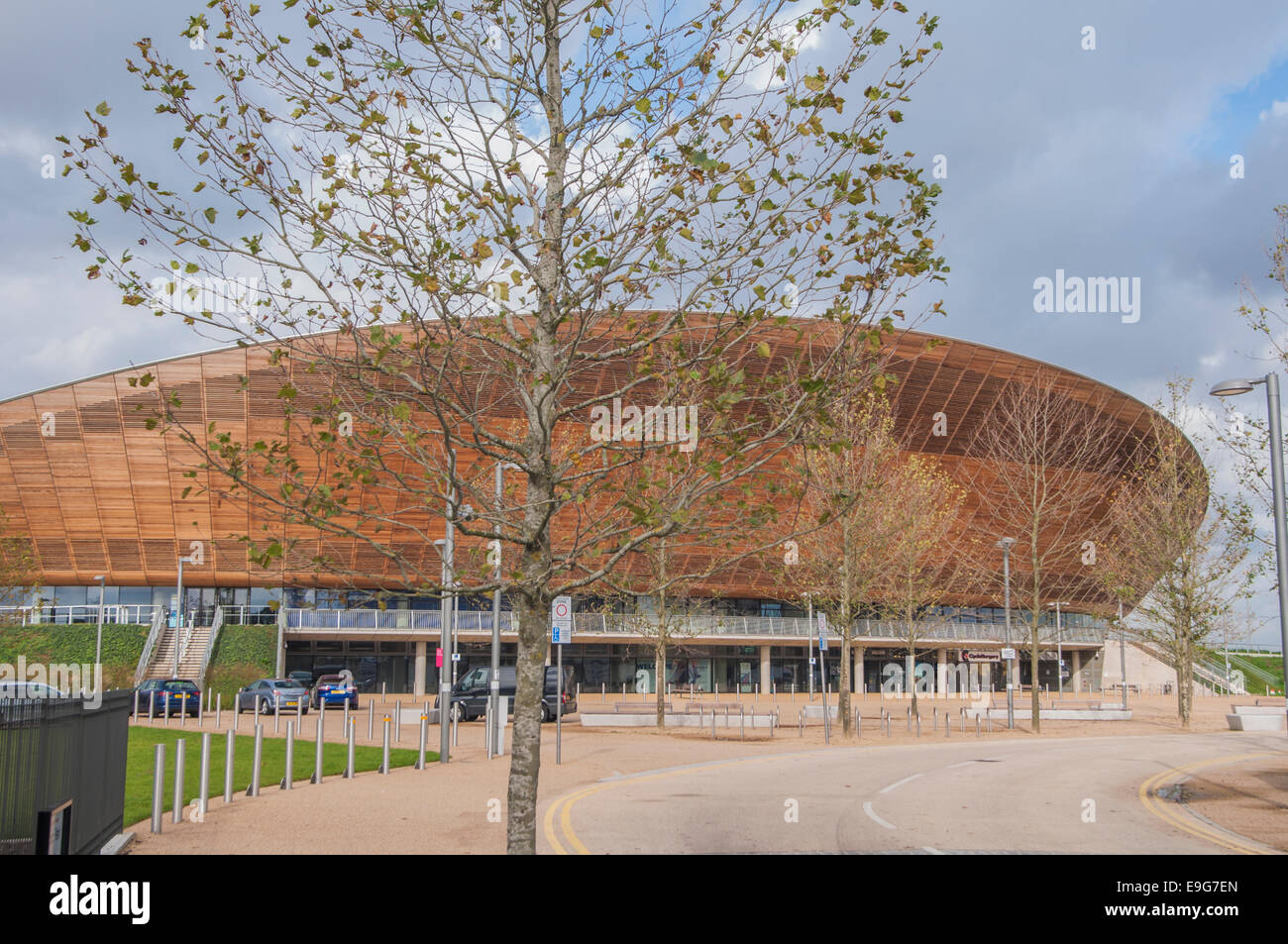 Vue extérieure du vélodrome Lee Valley, Stratford, East London par Hopkins Architects : Phillip Roberts Banque D'Images