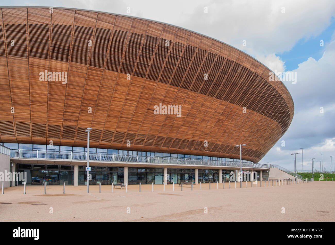 Vue extérieure du vélodrome Lee Valley, Stratford, East London par Hopkins Architects : Phillip Roberts Banque D'Images