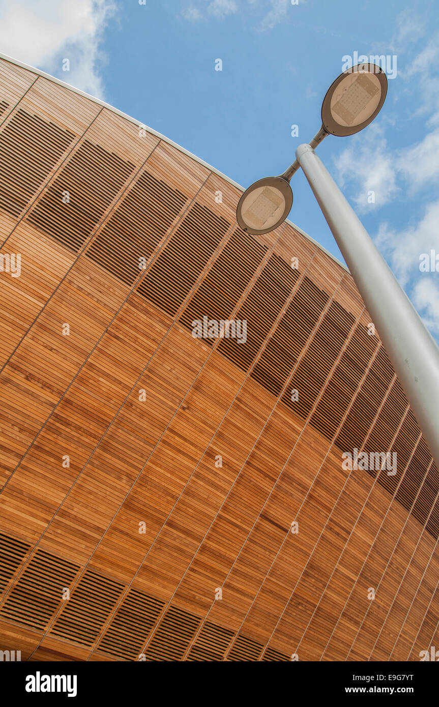 Vue extérieure du vélodrome Lee Valley, Stratford, East London par Hopkins Architects : Phillip Roberts Banque D'Images