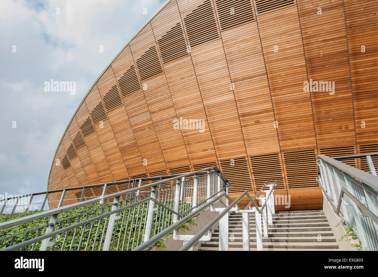 Vue extérieure du vélodrome Lee Valley, Stratford, East London par Hopkins Architects : Phillip Roberts Banque D'Images