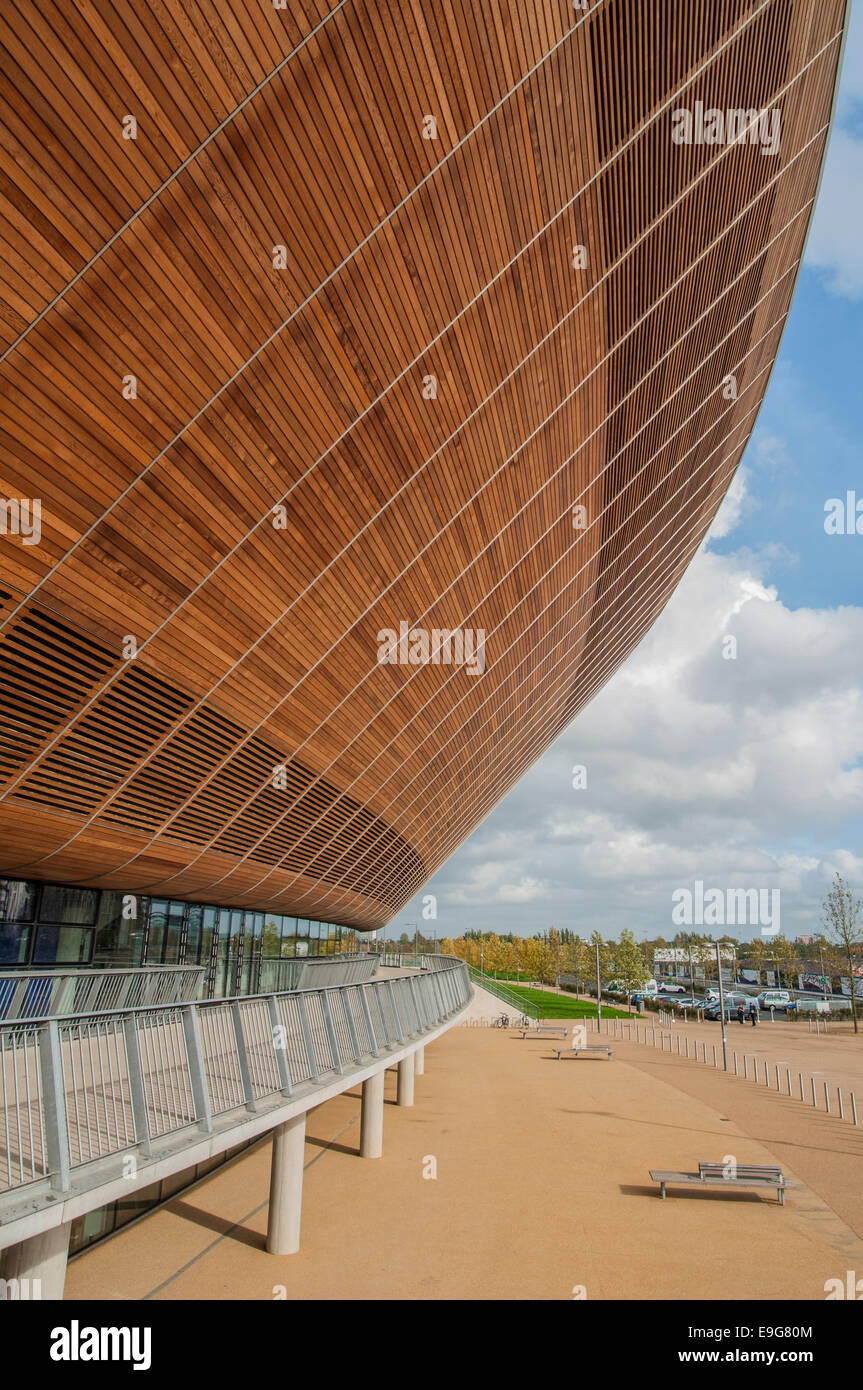 Vue extérieure du vélodrome Lee Valley, Stratford, East London par Hopkins Architects : Phillip Roberts Banque D'Images