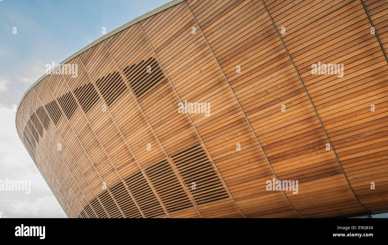 Vue extérieure du vélodrome Lee Valley, Stratford, East London par Hopkins Architects : Phillip Roberts Banque D'Images