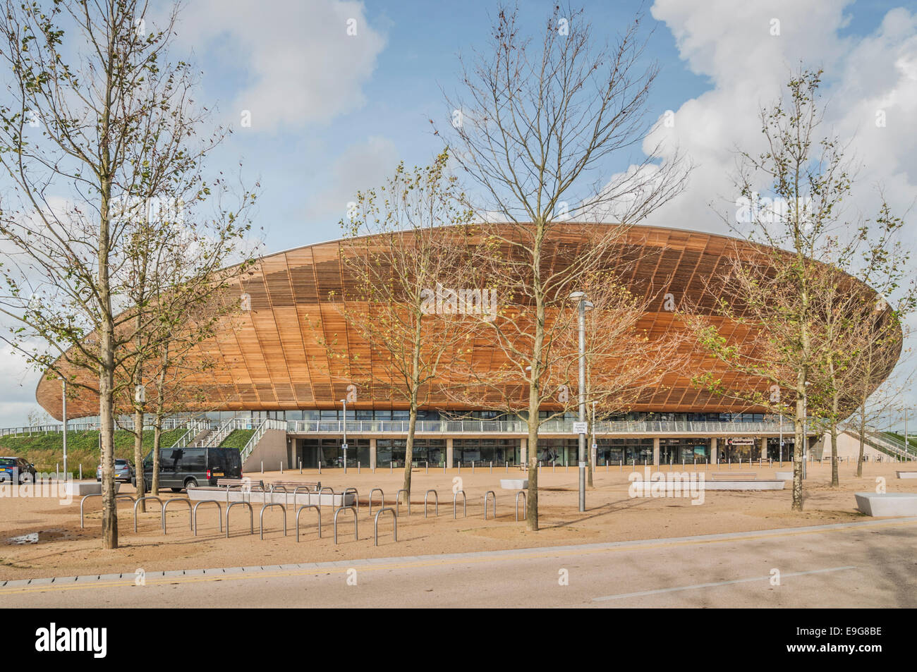 Vue extérieure du vélodrome Lee Valley, Stratford, East London par Hopkins Architects : Phillip Roberts Banque D'Images