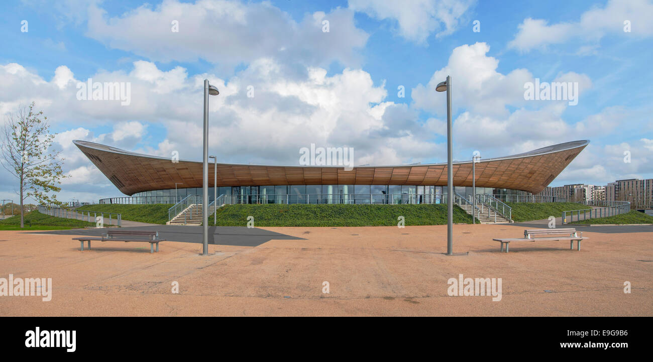 Vue extérieure du vélodrome Lee Valley, Stratford, East London par Hopkins Architects : Phillip Roberts Banque D'Images