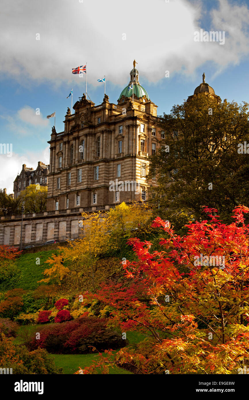 La couleur du feuillage d'automne, les jardins de Princes Street East, Edimbourg en Ecosse Banque D'Images