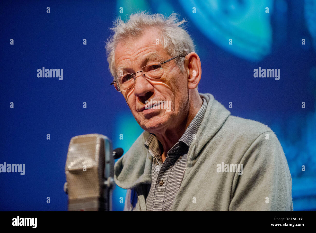 Swansea, Royaume-Uni. 27 Oct, 2014. En Photo : l'Acteur Ian McKellen Re : Dylathon événement pour célébrer l'anniversaire de Dylan Thomas centenaire, au Grand Théâtre, à Swansea, Pays de Galles du sud. Credit : D Legakis/Alamy Live News Banque D'Images