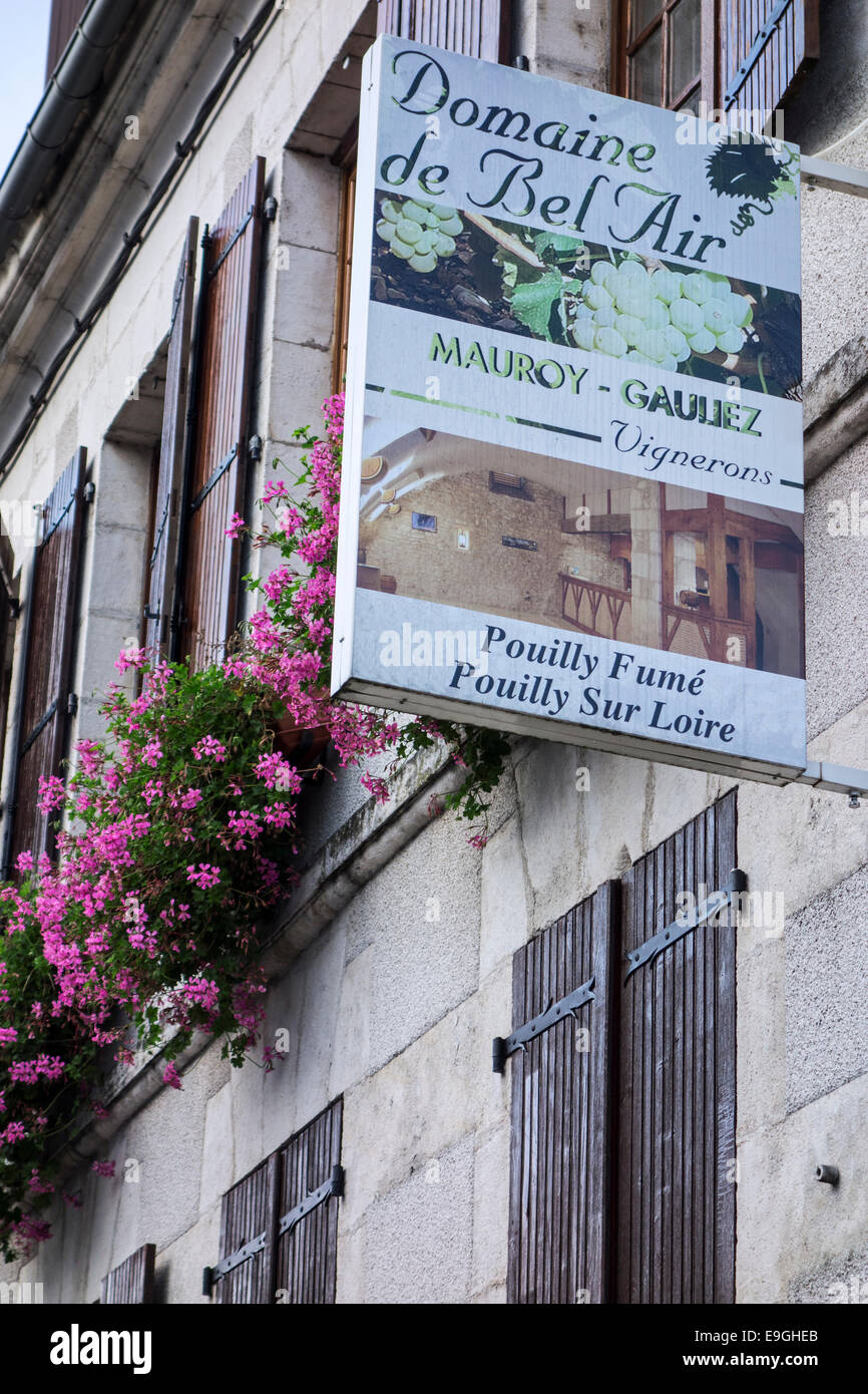Pancarte pour vin blanc Pouilly-Fumé à Pouilly-sur-Loire, Bourgogne, Nièvre, France Banque D'Images