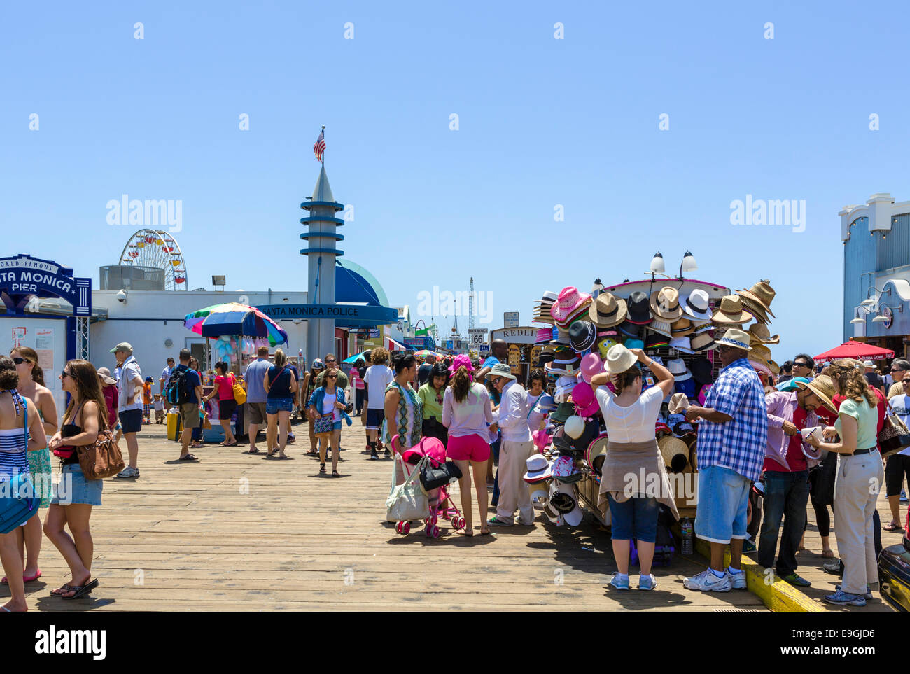 Des foules de gens sur la jetée de Santa Monica, Los Angeles, Californie, USA Banque D'Images