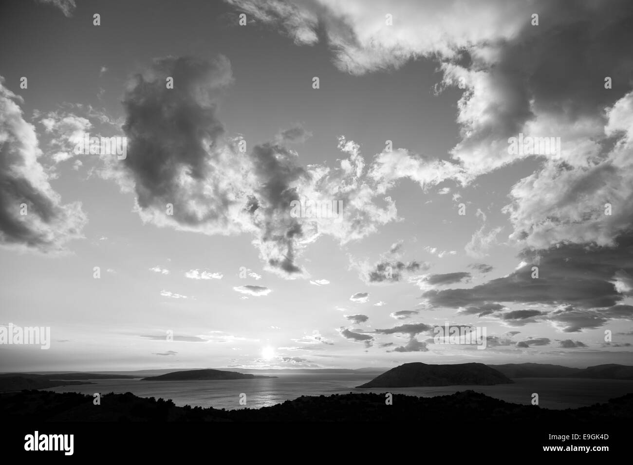 Beau paysage avec vue sur la mer et les nuages Banque D'Images