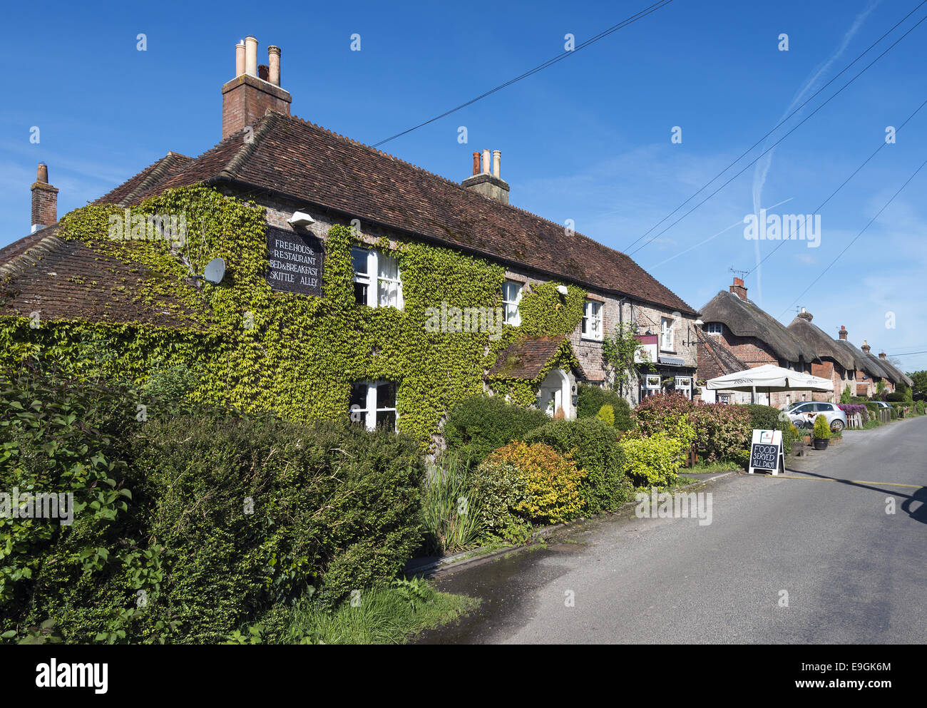 Le bras de Northbrook public house dans le petit village de East Stratton près de Winchester dans le Hampshire, England, UK Banque D'Images