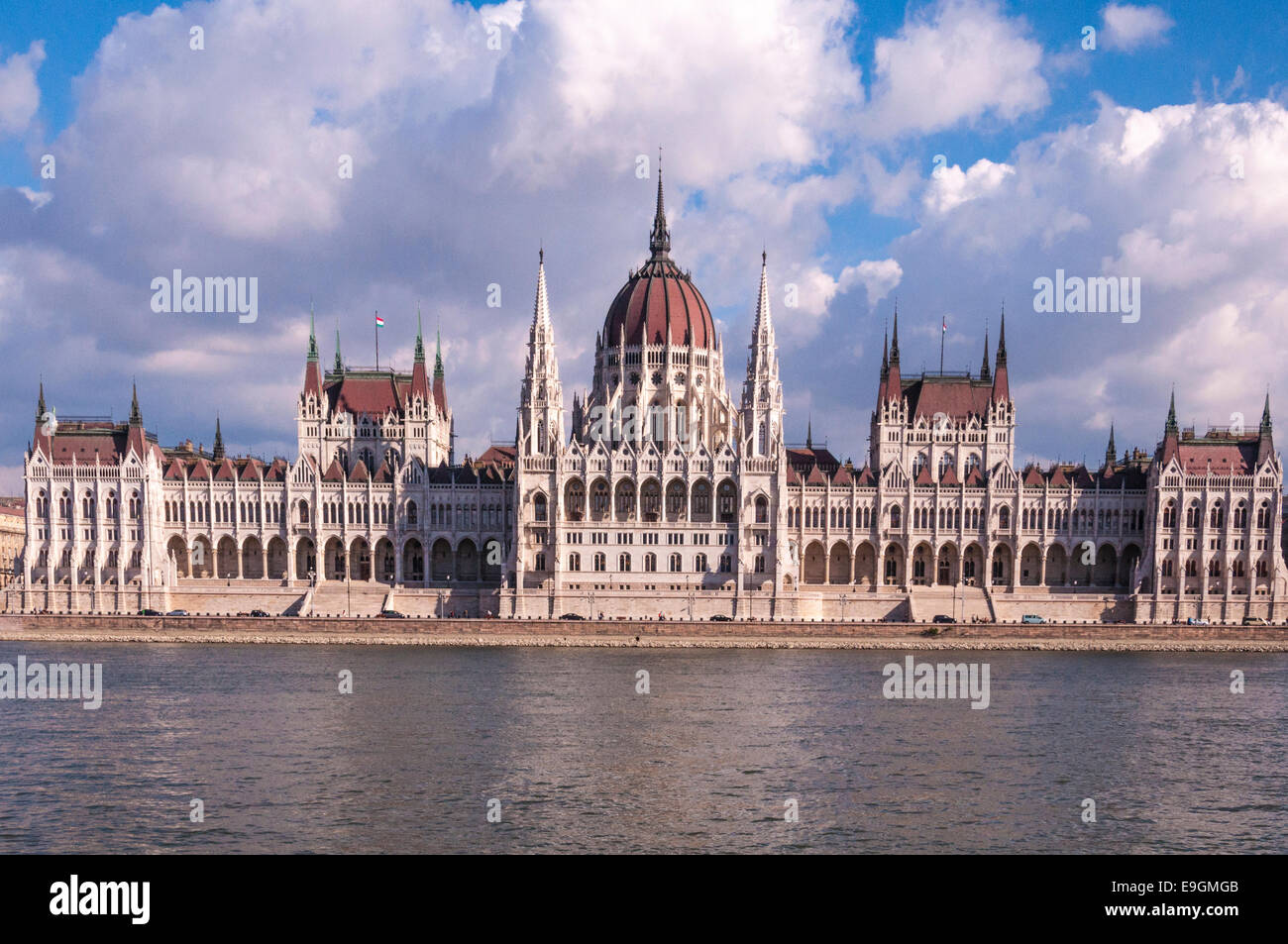 Bâtiment du Parlement hongrois de Budapest : Banque D'Images