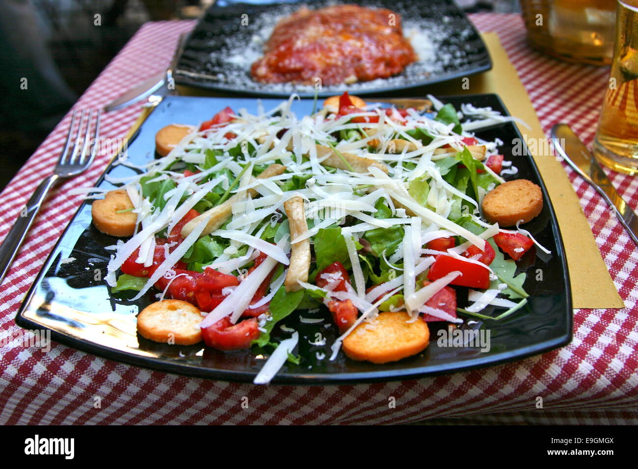 Salade italienne dans un restaurant à Rome, Italie. Banque D'Images