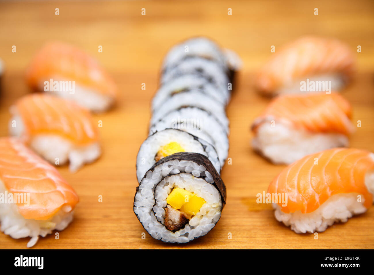 Home sushi, prêt à manger Banque D'Images