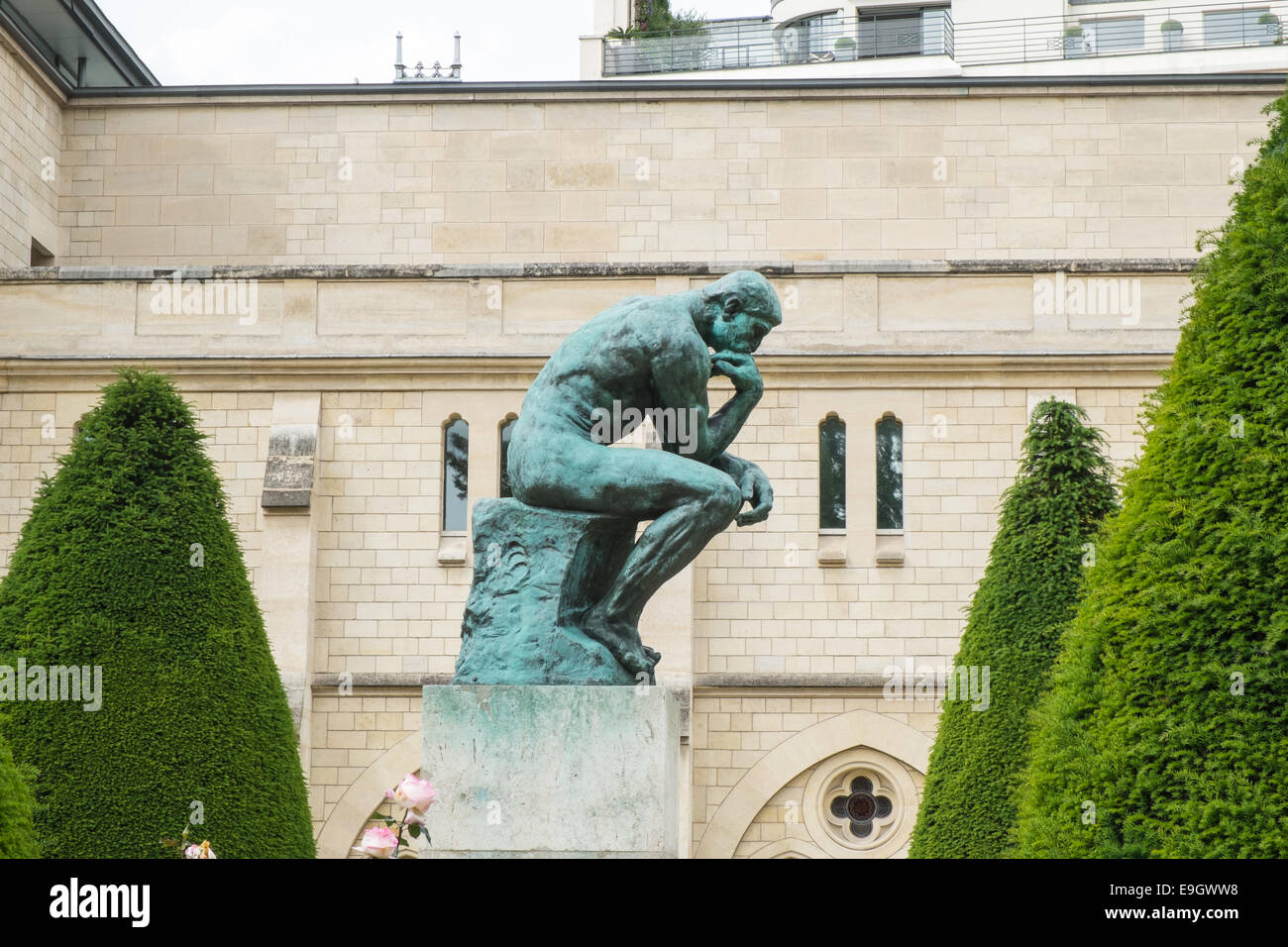 Sculpture à grande échelle, y compris les fameux 'Le penseur' sur l'affichage à l'Jardins de Musée Rodin, Paris,France. Banque D'Images