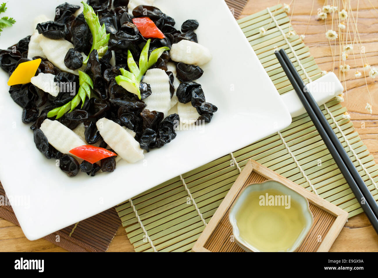 La cuisine chinoise d'igname et de mu-er Banque D'Images