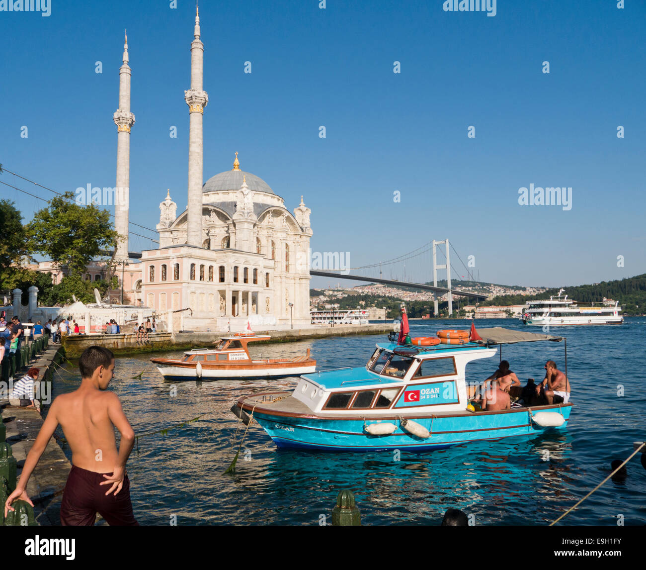 Mosquée Ortakôy par le Bosphore à Istanbul Turquie Banque D'Images