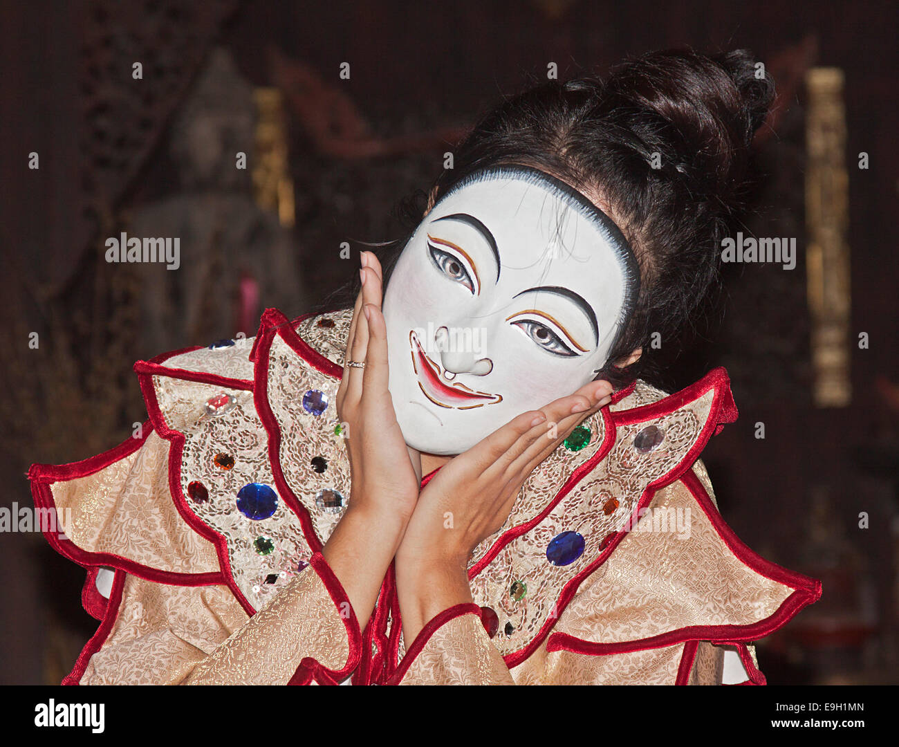 Danseuse birman avec un masque, Mandalay, Myanmar, Birmanie Banque D'Images
