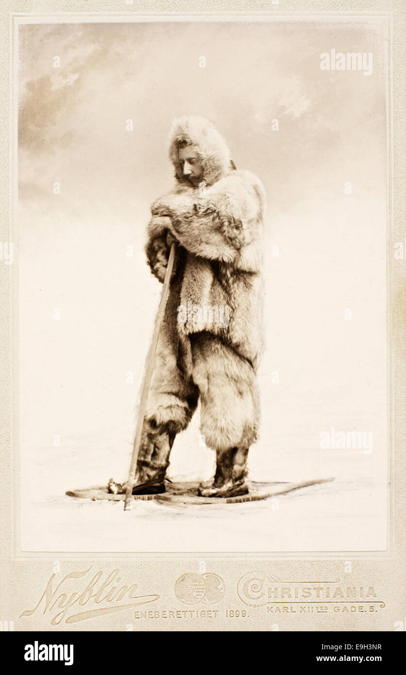 Ce portrait de carte de cabinet de juin 1899 montre Roald Amundsen, le célèbre explorateur norvégien. Il le capture en tenue formelle, marquant ses premières années avant ses importantes expéditions polaires. Banque D'Images