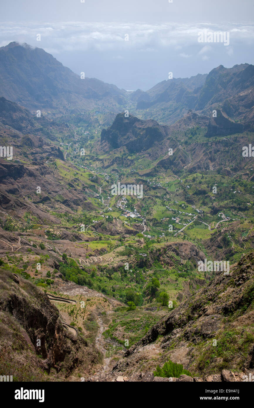 Des sentiers de randonnée sur les pentes abruptes de la vallée de Paúl, l'île de Santo Antão, Cap Vert Banque D'Images