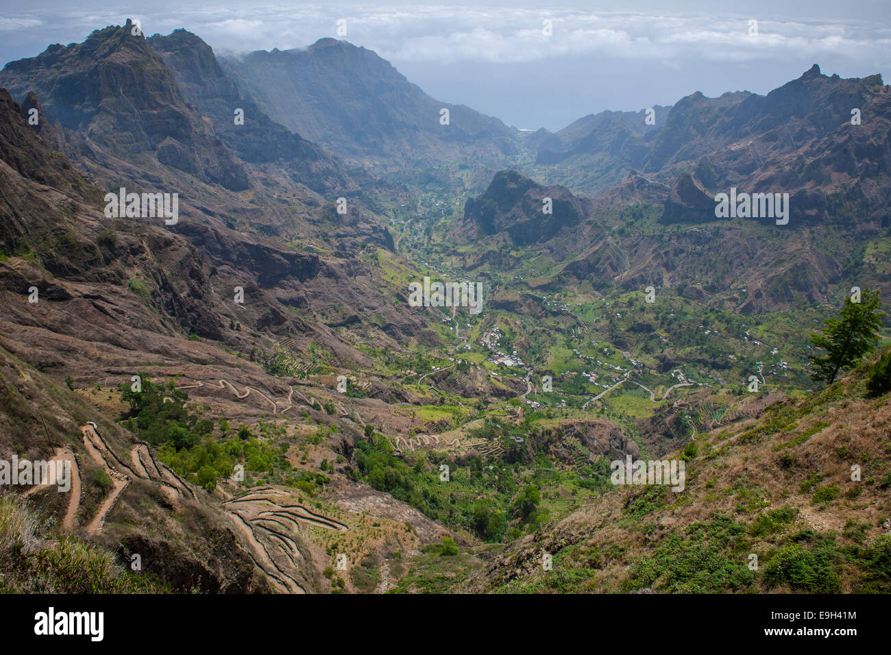 Des sentiers de randonnée sur les pentes abruptes de la vallée de Paúl, l'île de Santo Antão, Cap Vert Banque D'Images