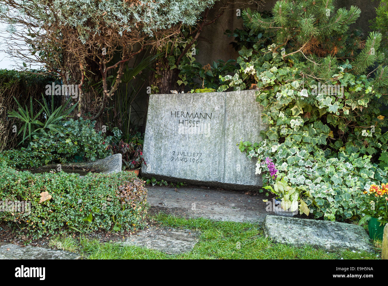 Tombe d'Hermann Hesse, 1877 - 1962, Locarno, Collina d'Oro, Canton du Tessin, Suisse Banque D'Images